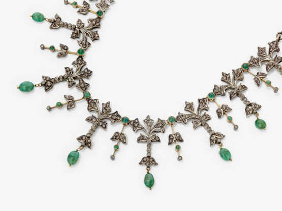 A necklace with emeralds and diamonds - photo 1 A necklace with emeralds and diamonds - photo 1