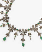 Украшения на шею. A necklace with emeralds and diamonds