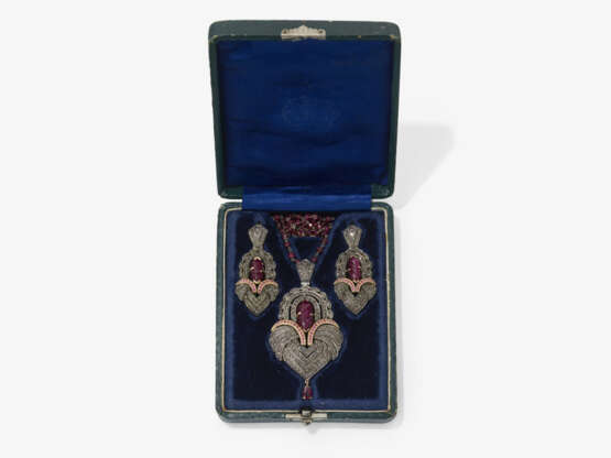 A demi-parure consisting of a necklace with pendant and a pair of earrings with rubies and diamonds - photo 3