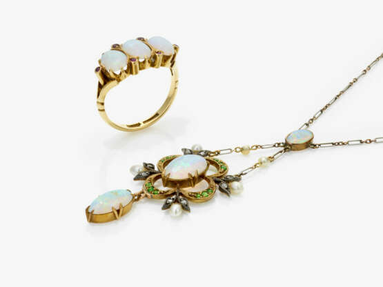 A necklace with crystal opals, diamonds, diopsides and small pearls, and a ring with crystal opals and tiny rubies - фото 2 A necklace with crystal opals, diamonds, diopsides and small pearls, and a ring with crystal opals and tiny rubies - фото 2