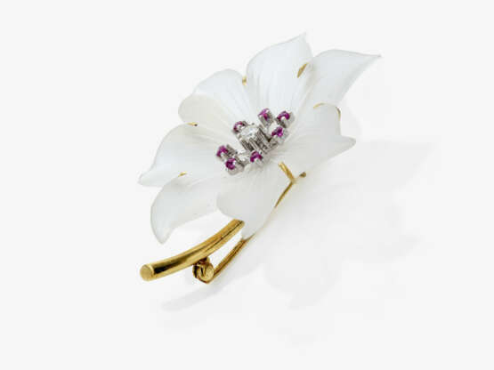A floral brooch with agate, brilliant-cut diamond, and rubies - photo 2