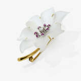 A floral brooch with agate, brilliant-cut diamond, and rubies - photo 2