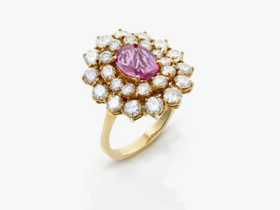 A ring with pink sapphire and brilliant-cut diamonds - фото 1