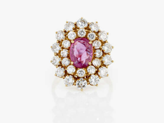 A ring with pink sapphire and brilliant-cut diamonds - фото 2