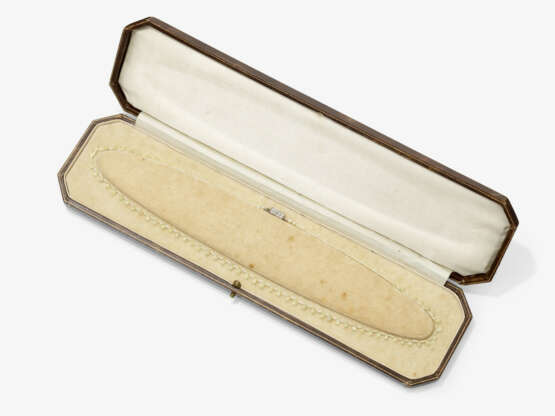 A natural pearl necklace set with fancy light yellow Briolette-cut diamonds of 16 carats - фото 3 A natural pearl necklace set with fancy light yellow Briolette-cut diamonds of 16 carats - фото 3