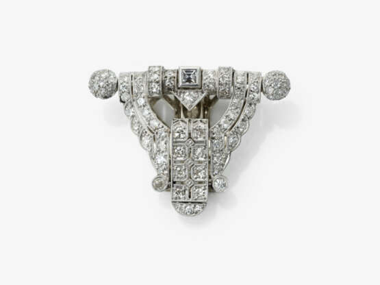 A historical dress clip adorned with octagonal-cut diamonds - photo 1