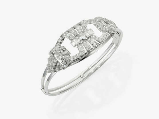 A bangle with diamonds - фото 1 A bangle with diamonds - фото 1