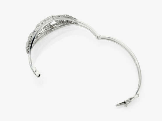 A bangle with diamonds - фото 2 A bangle with diamonds - фото 2
