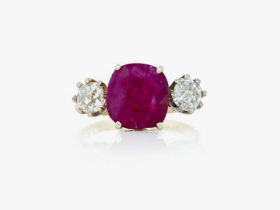 An eternity ring set with a natural Burmese ruby and diamonds - фото 2