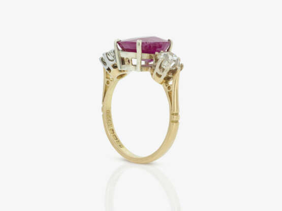 An eternity ring set with a natural Burmese ruby and diamonds - фото 3