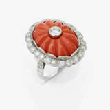 A striking historical cocktail ring adorned with a Midway coral and diamonds - фото 1