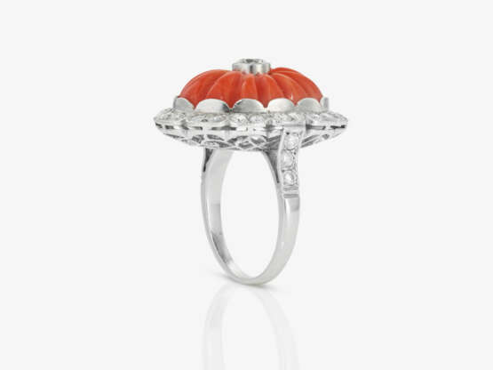 A striking historical cocktail ring adorned with a Midway coral and diamonds - фото 3