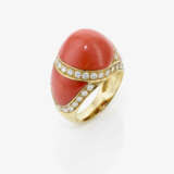 A ring with corals and brilliant-cut diamonds - фото 1