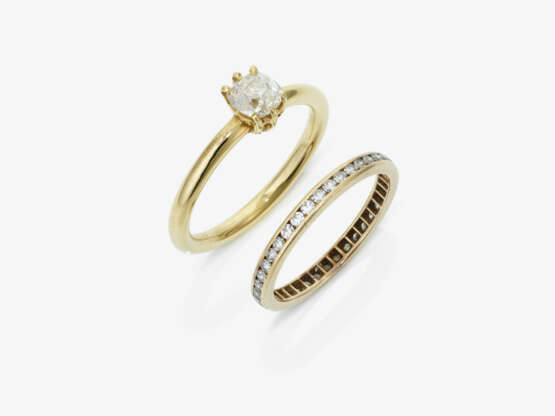 A solitaire ring and eternity ring adorned with old- and octagonal-cut diamonds - photo 1