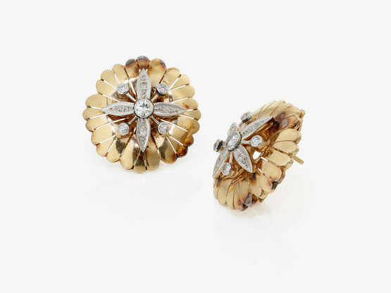 A pair of striking historical stud earrings set with brilliant-cut diamonds - photo 2