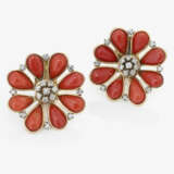 Floral Vintage stud earrings set with a fine Sardinian coral and diamonds - фото 1