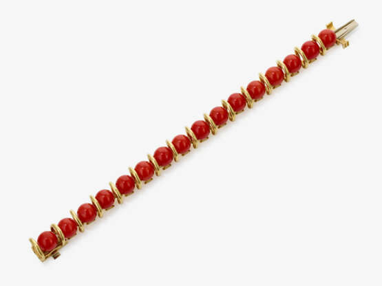 A bracelet with coral beads - фото 2