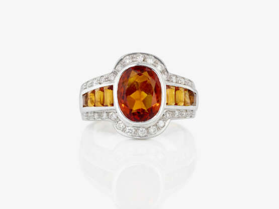 A pair of clip earrings and a ring with citrines and brilliant-cut diamonds - photo 2