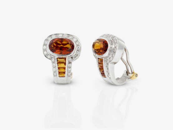 A pair of clip earrings and a ring with citrines and brilliant-cut diamonds - photo 3