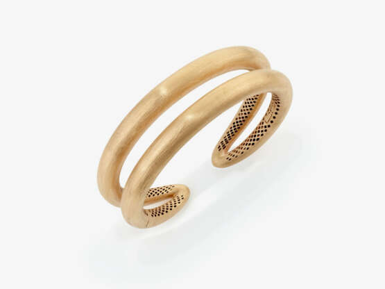 A bangle with folding mechanism - photo 1