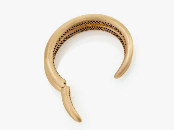 A bangle with folding mechanism - photo 2