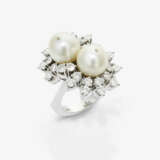 A floral vintage Cocktail ring set with brilliant-cut diamonds and cultured pearls - photo 1