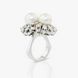 A floral vintage Cocktail ring set with brilliant-cut diamonds and cultured pearls - photo 3