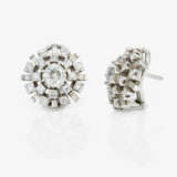 A demi-parure, white gold earrings and a platinum ring with diamonds - фото 2