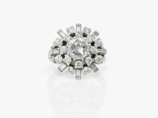 A demi-parure, white gold earrings and a platinum ring with diamonds - фото 3 A demi-parure, white gold earrings and a platinum ring with diamonds - фото 3