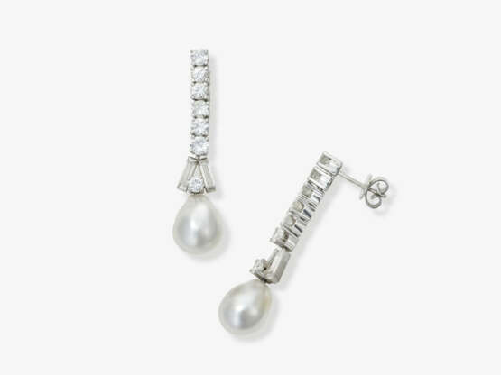 A pair of drop earrings with brilliant-cut diamonds and cultured pearls. A pair of stud earrings with diamonds - фото 2 A pair of drop earrings with brilliant-cut diamonds and cultured pearls. A pair of stud earrings with diamonds - фото 2