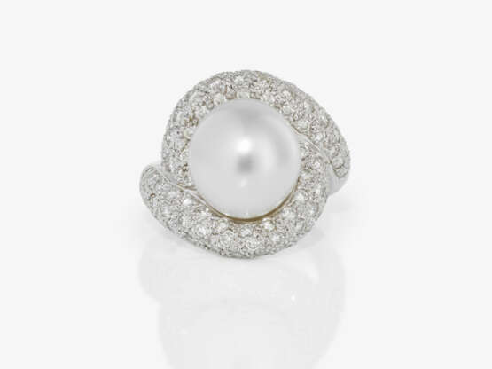 A ring with white South Sea cultured pearl and brilliant-cut diamonds - фото 2 A ring with white South Sea cultured pearl and brilliant-cut diamonds - фото 2