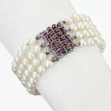 Demi-Parure bestehend aus jeweils viersträngigem Zuchtperlen-Collier-de-chien und Zuchtperlen-Armband mit Rubinschließen - фото 3