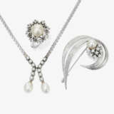 A necklace and brooch with diamonds and cultured pearls - фото 1