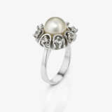 A necklace and brooch with diamonds and cultured pearls - фото 2