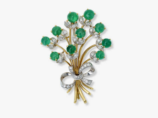 A flower bouquet brooch with emeralds and diamonds - photo 1 A flower bouquet brooch with emeralds and diamonds - photo 1