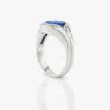 A blue sapphire ring - фото 3