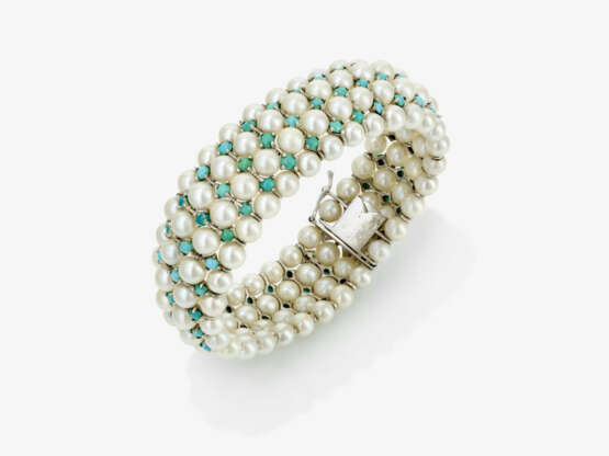 A bangle with cultured pearls and turquoises - фото 1 A bangle with cultured pearls and turquoises - фото 1