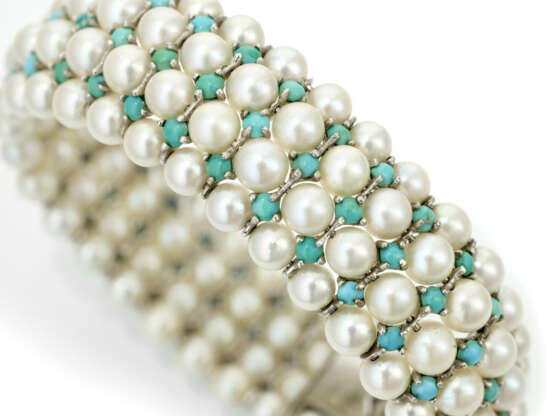 A bangle with cultured pearls and turquoises - фото 2 A bangle with cultured pearls and turquoises - фото 2