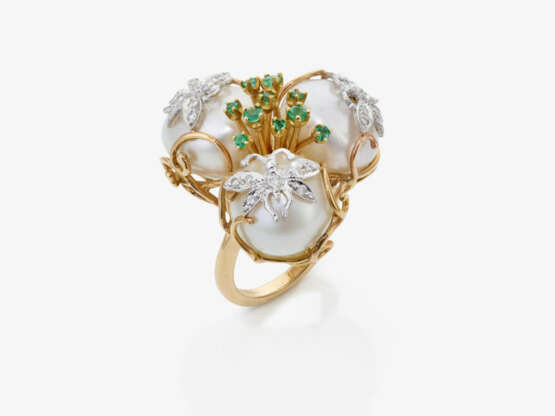 A ring with white cultured pearls, brilliant-cut diamonds, and tsavorites - photo 1