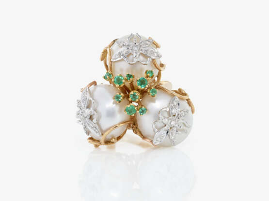 A ring with white cultured pearls, brilliant-cut diamonds, and tsavorites - photo 2
