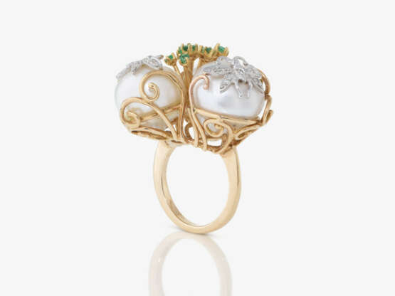 A ring with white cultured pearls, brilliant-cut diamonds, and tsavorites - photo 3
