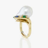 A ring with a baroque cultured pearl, emeralds, and diamonds - photo 3