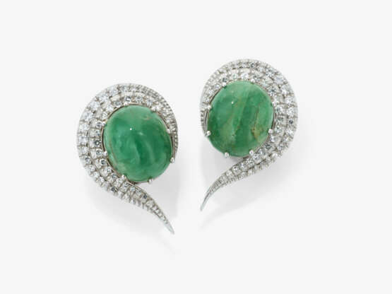 Earrings with emerald cabochons and diamonds - фото 1