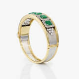 A bangle with emeralds and brilliant-cut diamonds - photo 2