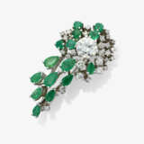 A brooch with emerald and diamonds - photo 1