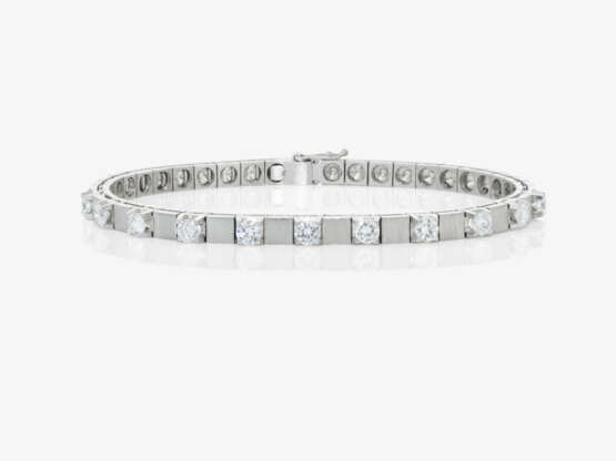 A vintage Cocktail bracelet adorned with brilliant-cut diamonds - photo 1