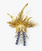 Broschen und Anstecknadeln. Verwandelbare florale Vintage - Brosche besetzt mit Saphiren und Brillanten