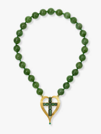 A vintage necklace with nephrite beads and a striking cross pendant, adorned with green tourmalines - фото 3 A vintage necklace with nephrite beads and a striking cross pendant, adorned with green tourmalines - фото 3