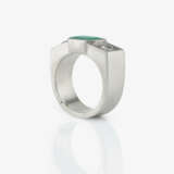 A ring with emerald and diamonds - photo 3