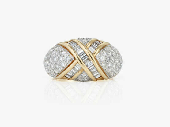 A modern cocktail-style band ring adorned with brilliant-cut and baguette-cut diamonds - фото 2